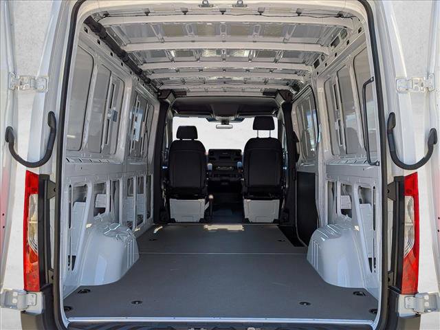 Used 2025 Mercedes-Benz Sprinter 2500 image 6