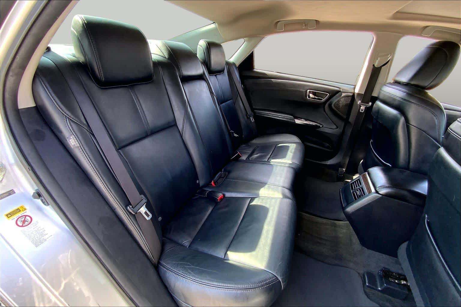 Used 2013 Toyota Avalon XLE Touring FWD image 19