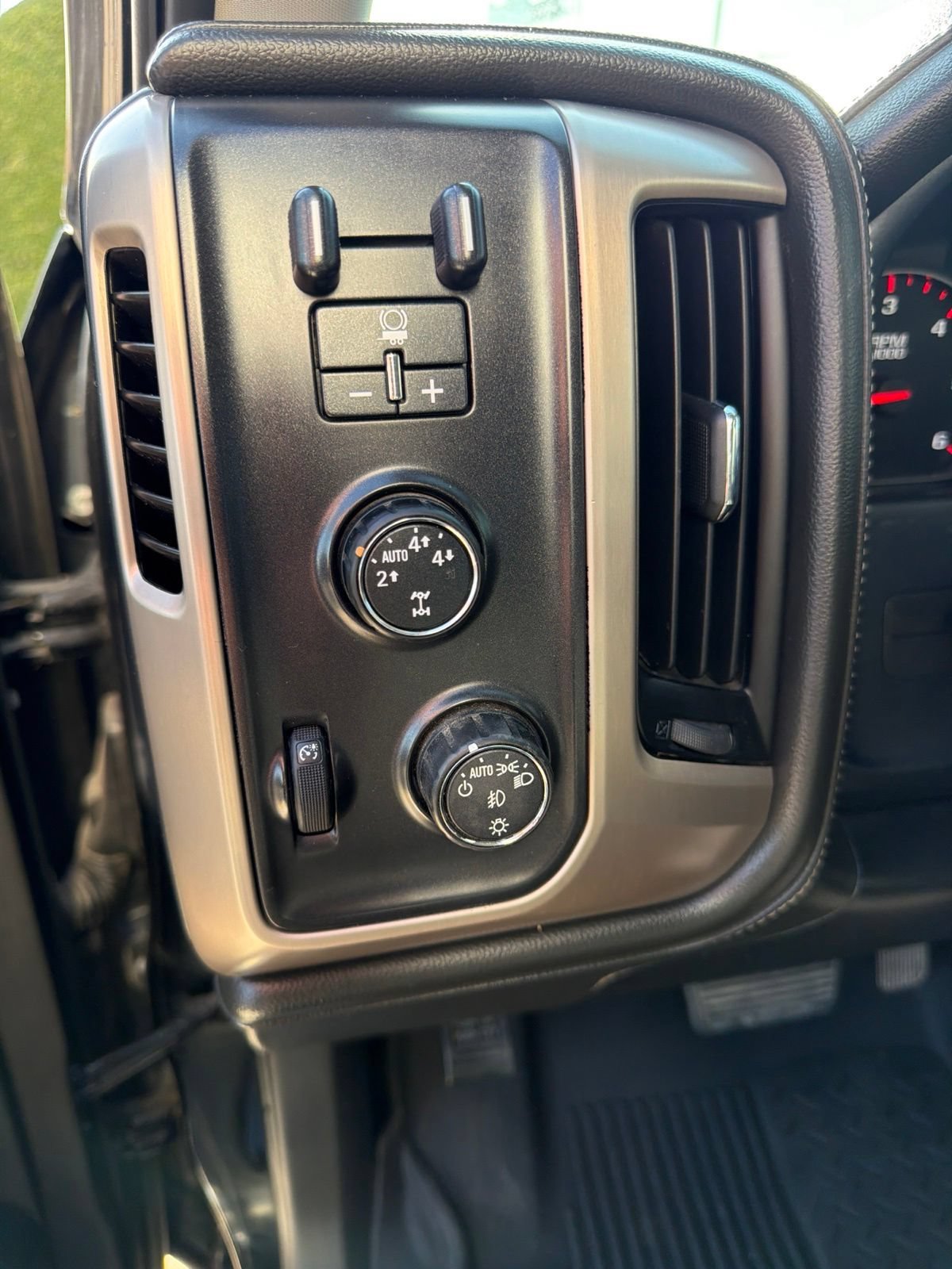 Used 2016 GMC Sierra 1500 Denali w/ Denali Ultimate Package AWD/4WD image 9