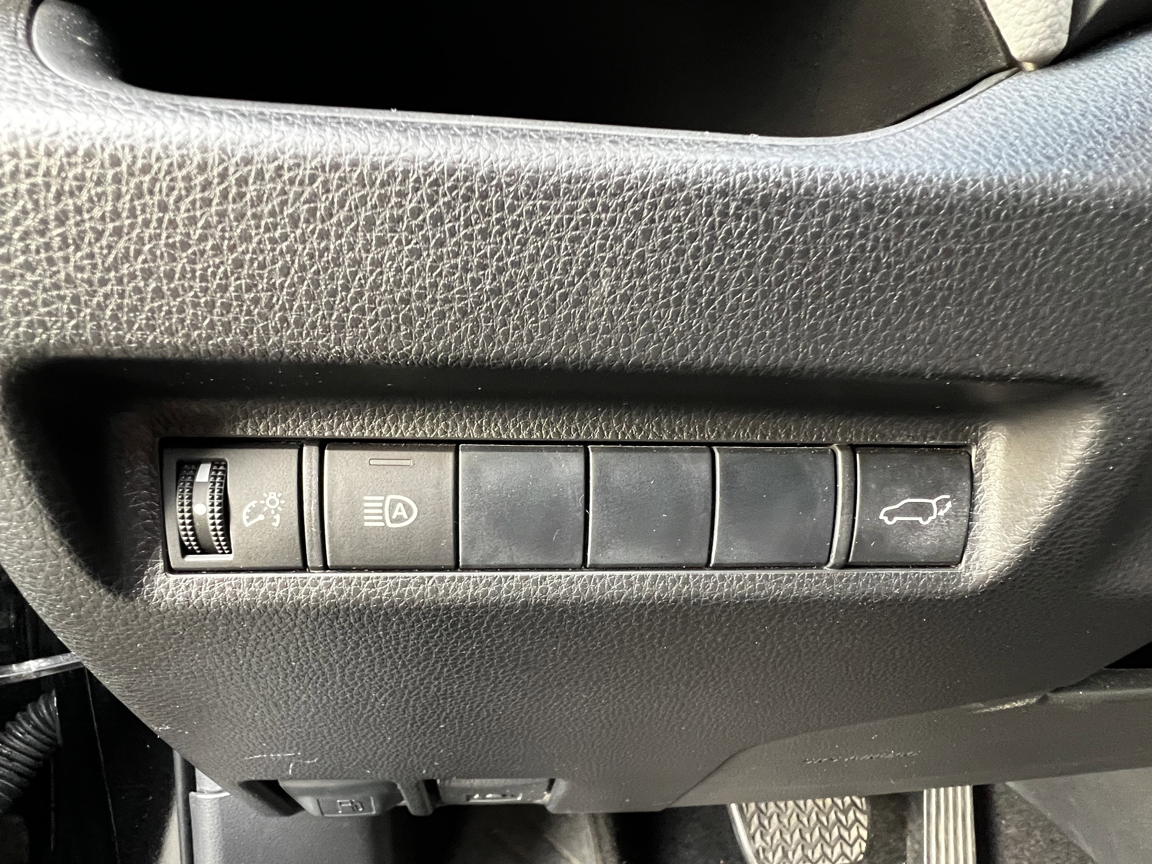 Used 2019 Toyota RAV4 XLE Premium image 15