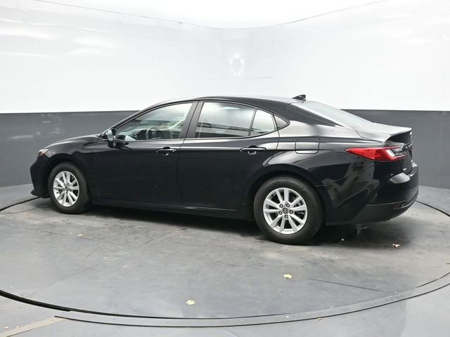 Used 2025 Toyota Camry LE image 4