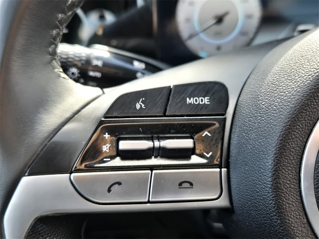 Certified 2023 Hyundai Elantra Limited image 24