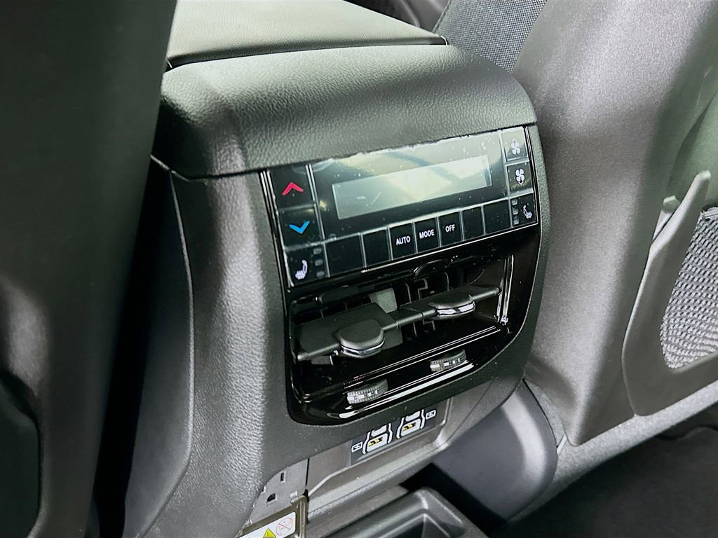 New 2025 Jeep Grand Cherokee L Limited image 32