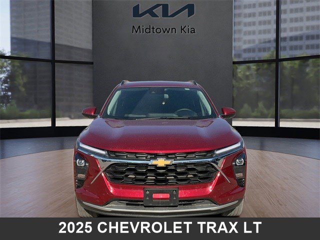 Used 2025 Chevrolet Trax LT w/ LT Convenience Package image 8