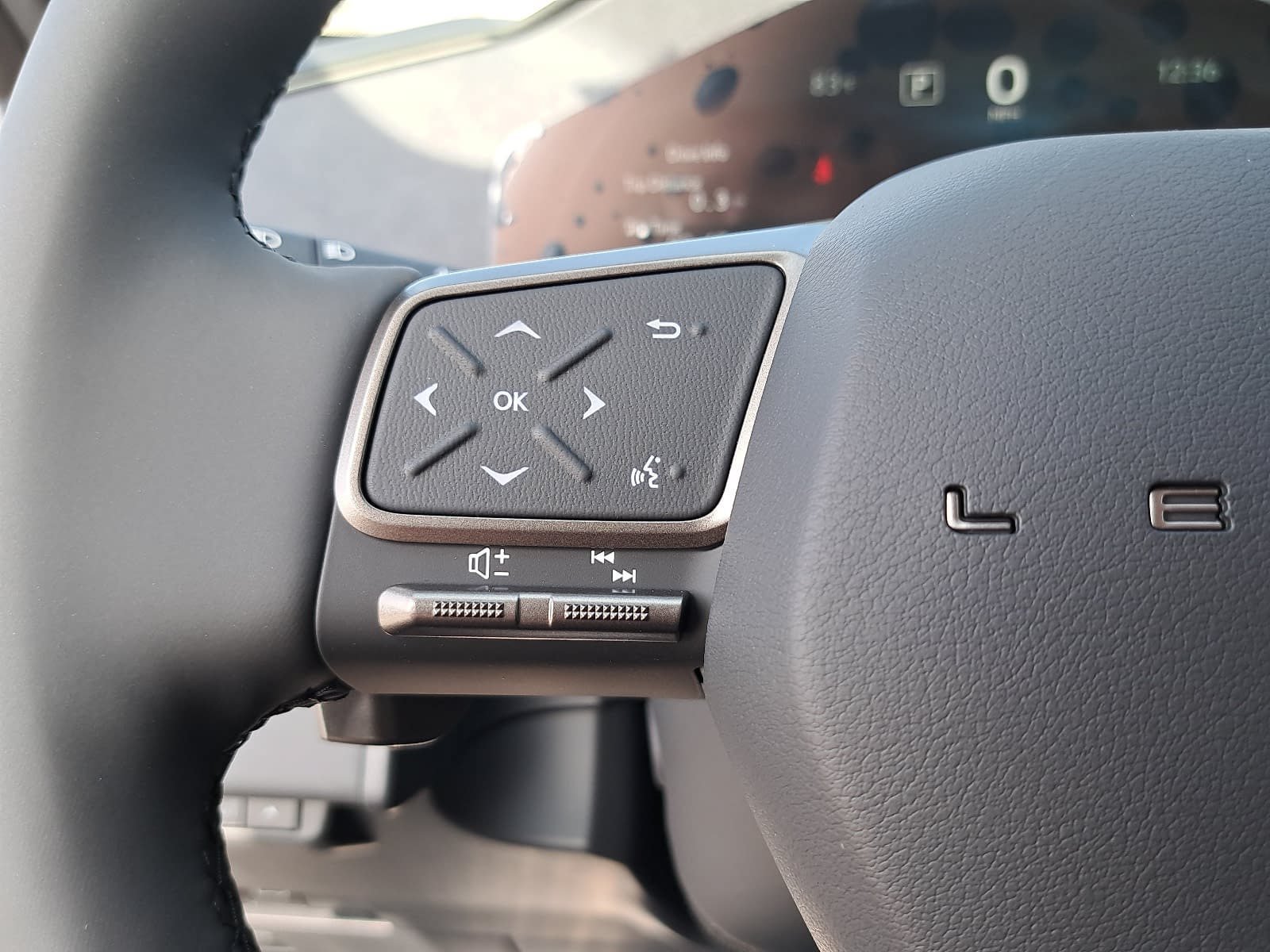 Used 2026 Lexus ES 500e w/ Convenience Package AWD/4WD image 18