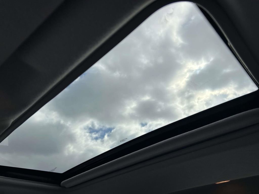 Used 2013 Nissan Frontier SL w/ Moonroof Pkg image 9