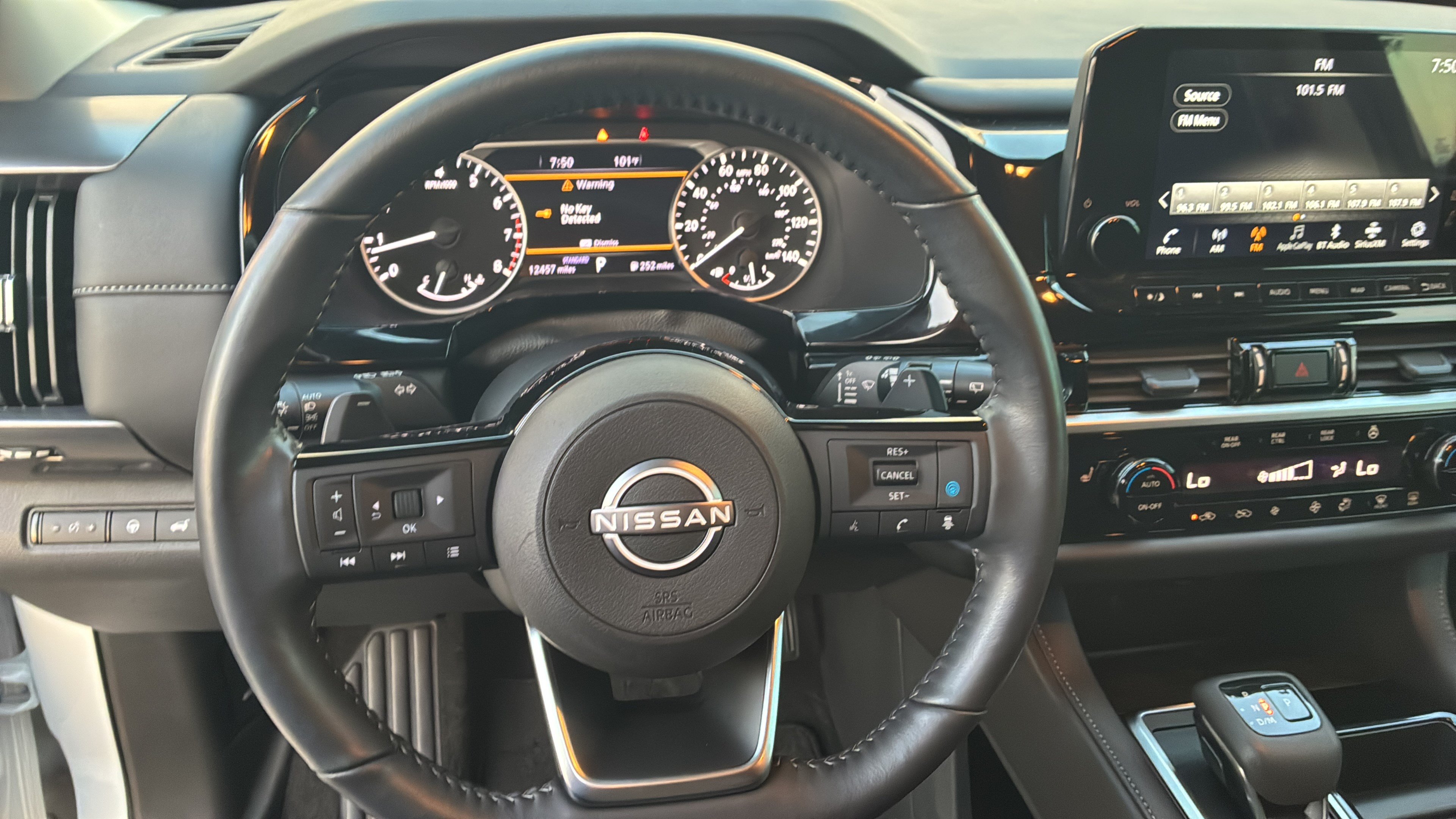 Used 2025 Nissan Pathfinder SL FWD image 12