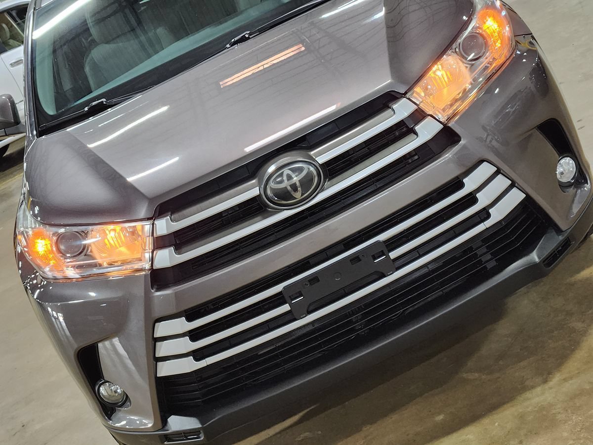 Used 2019 Toyota Highlander Plus FWD image 19