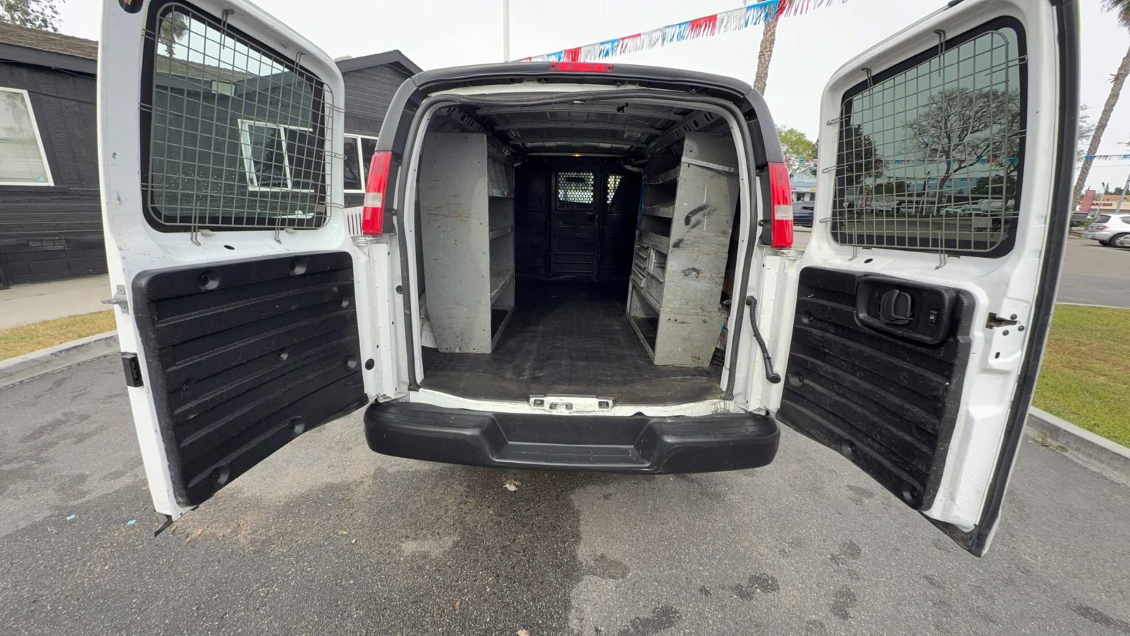 Used 2019 Chevrolet Express 2500 w/ Driver Convenience Package image 27