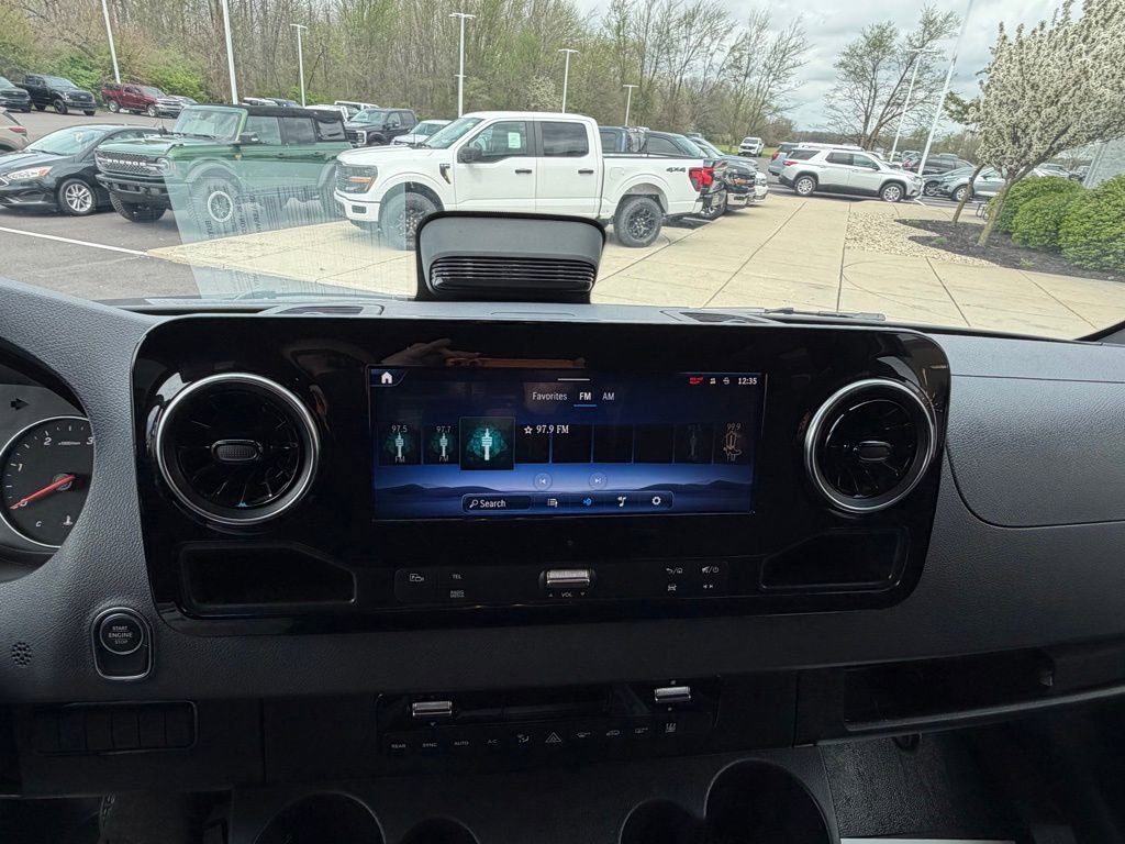 Used 2025 Mercedes-Benz Sprinter 2500 image 15