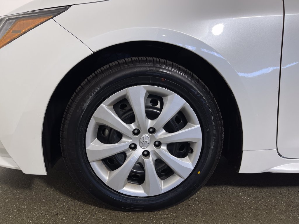 Used 2025 Toyota Corolla LE FWD image 11