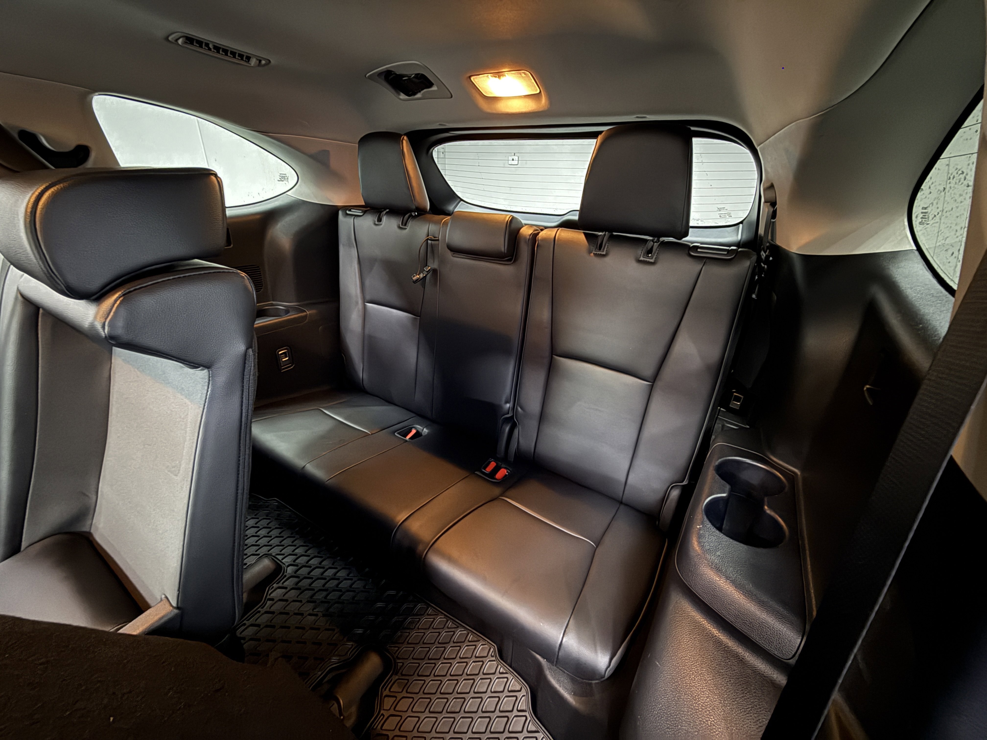 Used 2022 Toyota Highlander XLE AWD/4WD image 25