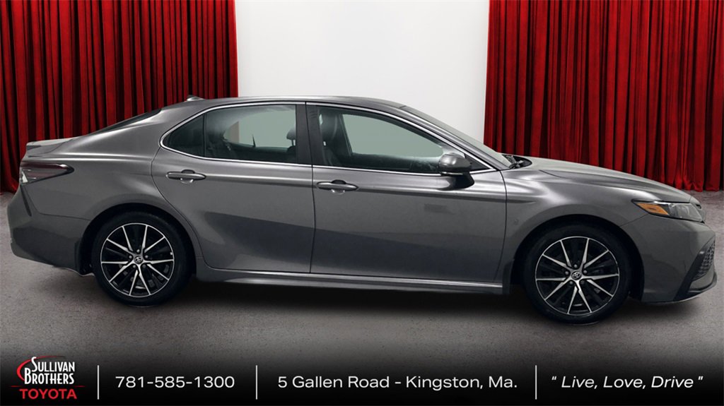 Used 2022 Toyota Camry SE image 3