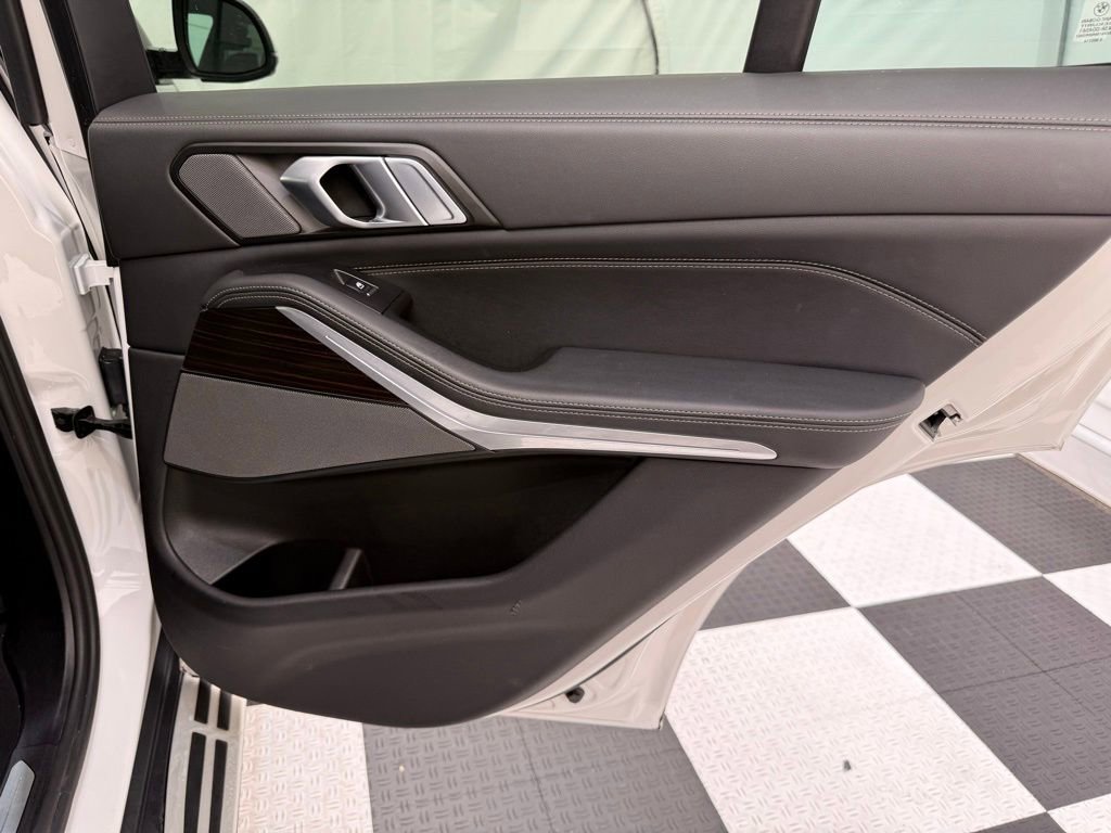 Used 2024 BMW X5 xDrive40i w/ Premium Package image 28