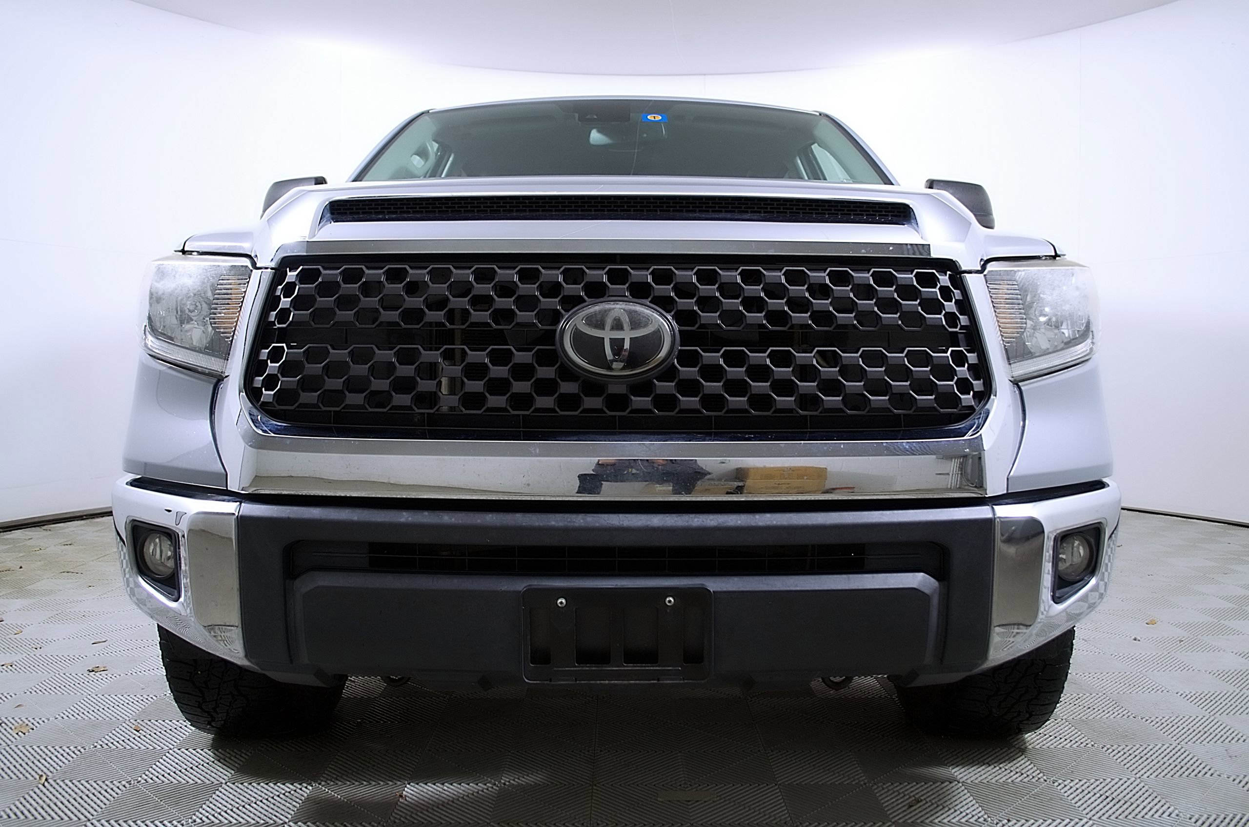 Used 2020 Toyota Tundra SR5 w/ SR5 Leather Package RWD image 6