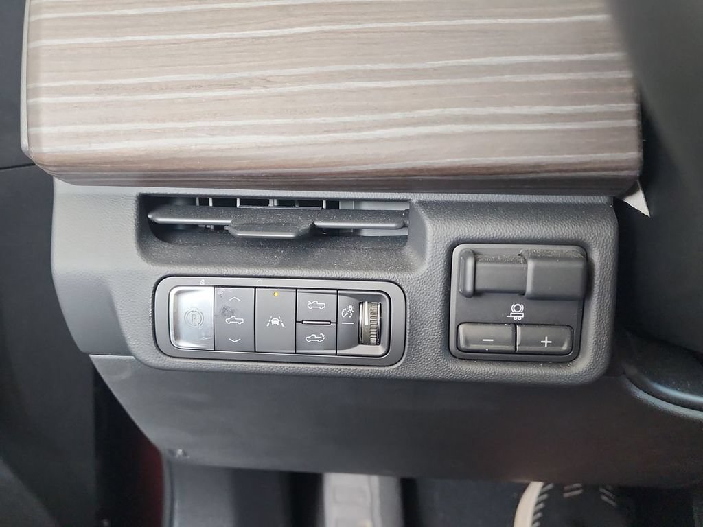Certified 2025 GMC Sierra EV Denali AWD/4WD image 17