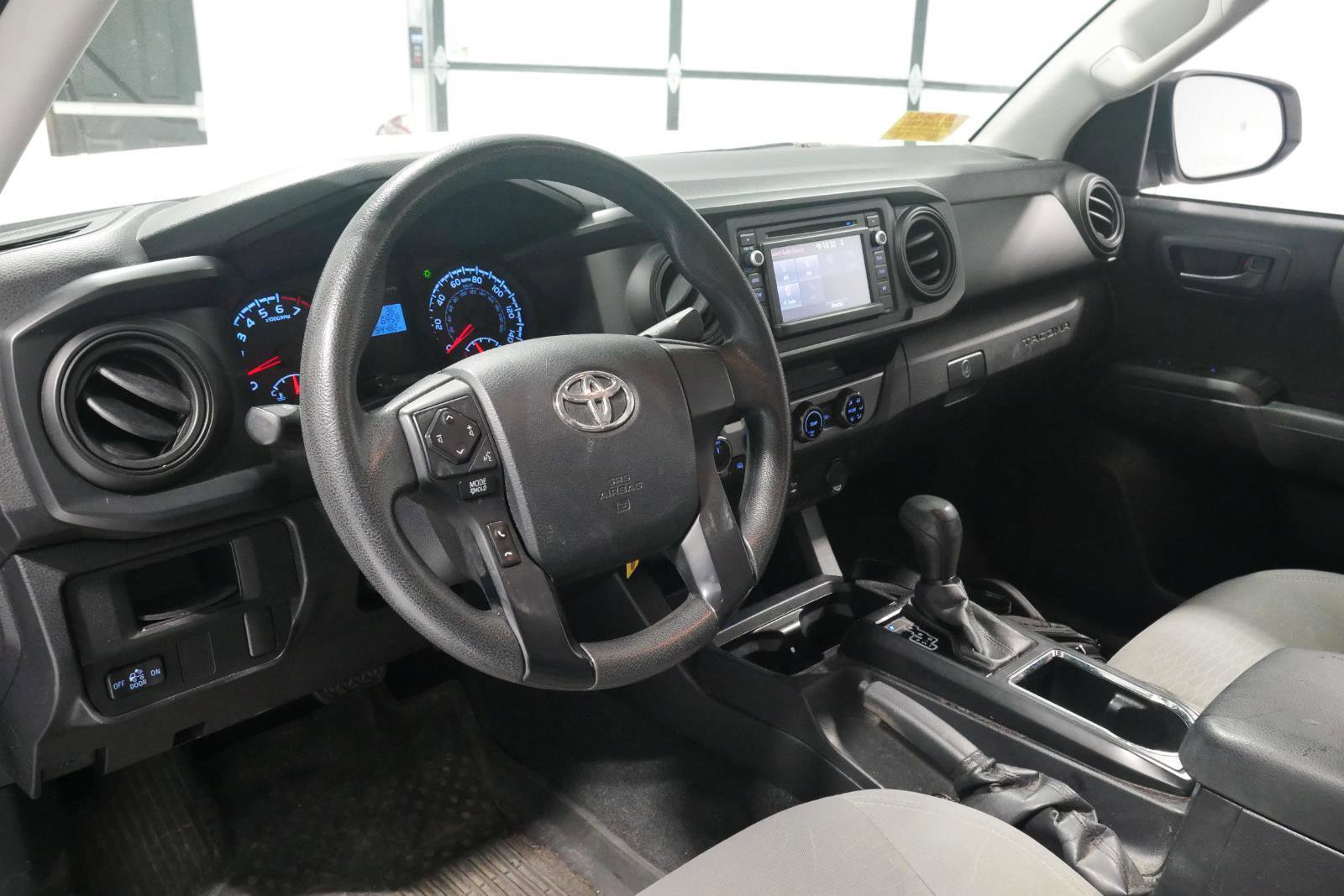 Used 2017 Toyota Tacoma SR image 9
