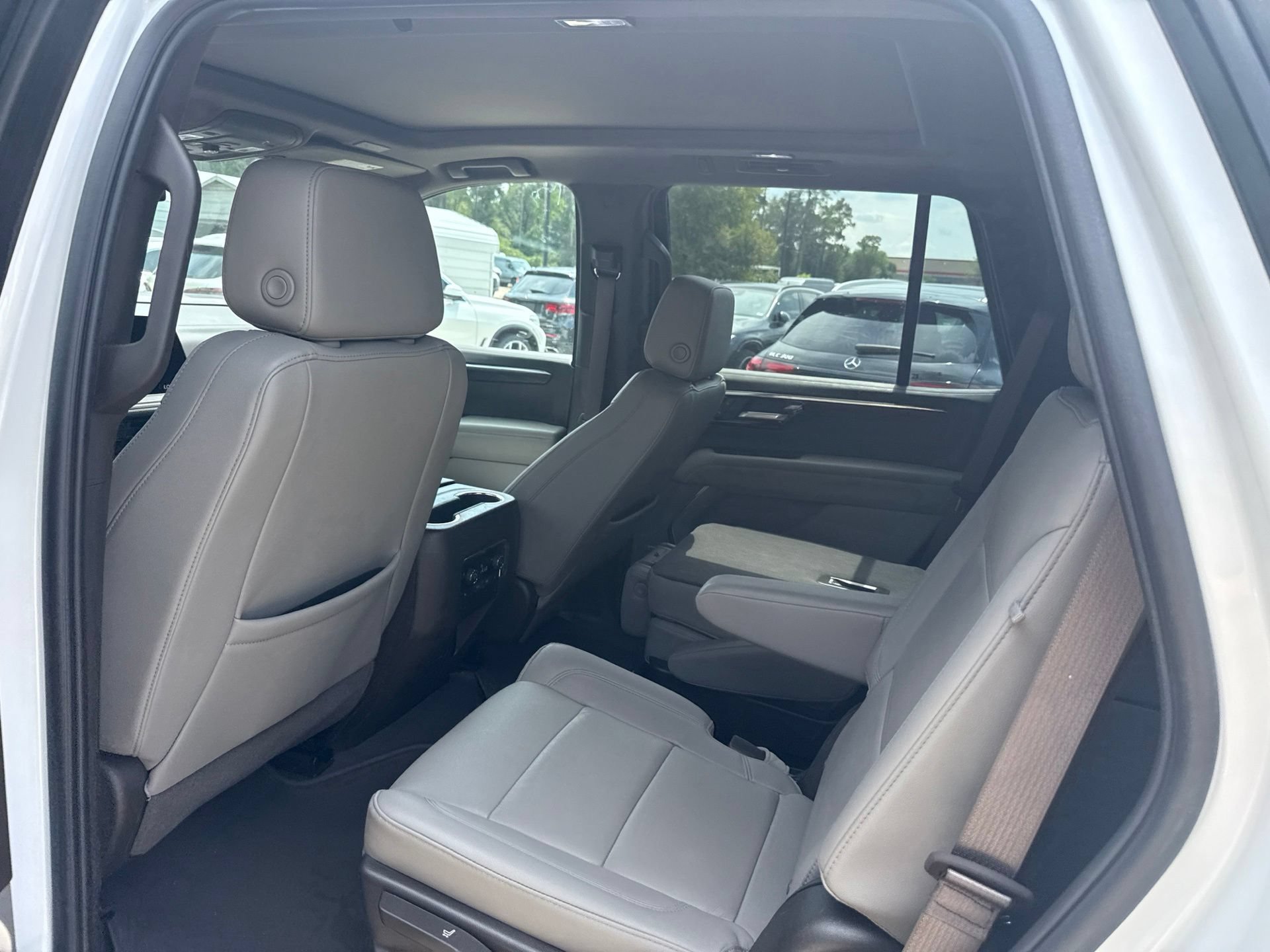 Used 2025 Chevrolet Tahoe Z71 w/ Comfort Package AWD/4WD image 11