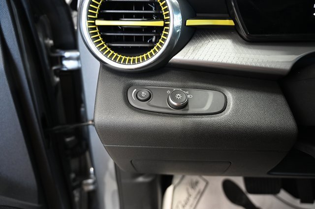 Used 2024 Chevrolet Trax LT w/ Driver Confidence Package image 21