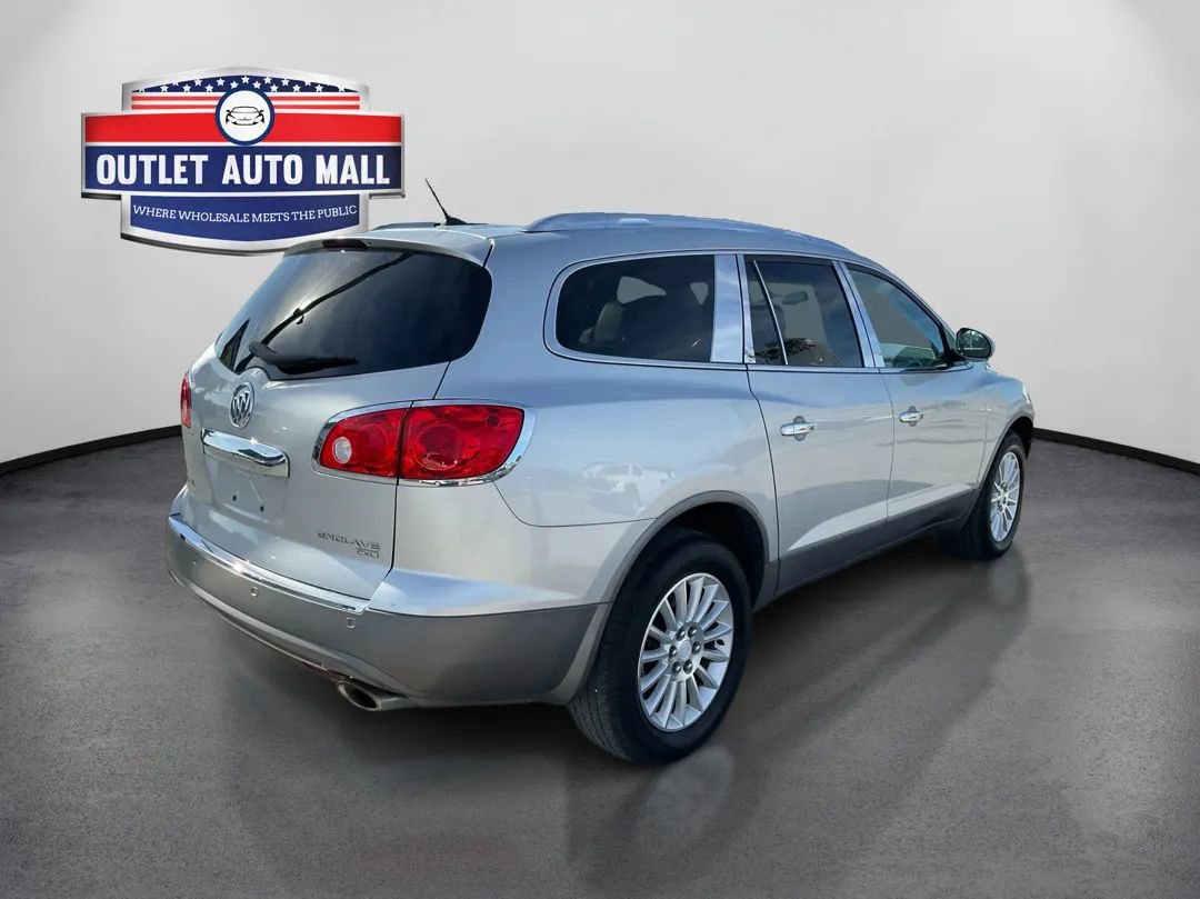 Used 2011 Buick Enclave CXL image 3