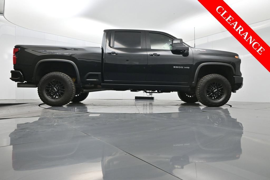 Used 2025 Chevrolet Silverado 2500 ZR2 w/ Technology Package image 46