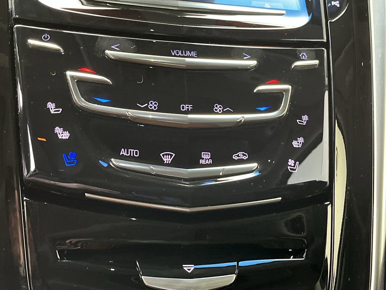Certified 2019 Cadillac Escalade ESV Luxury AWD/4WD image 25