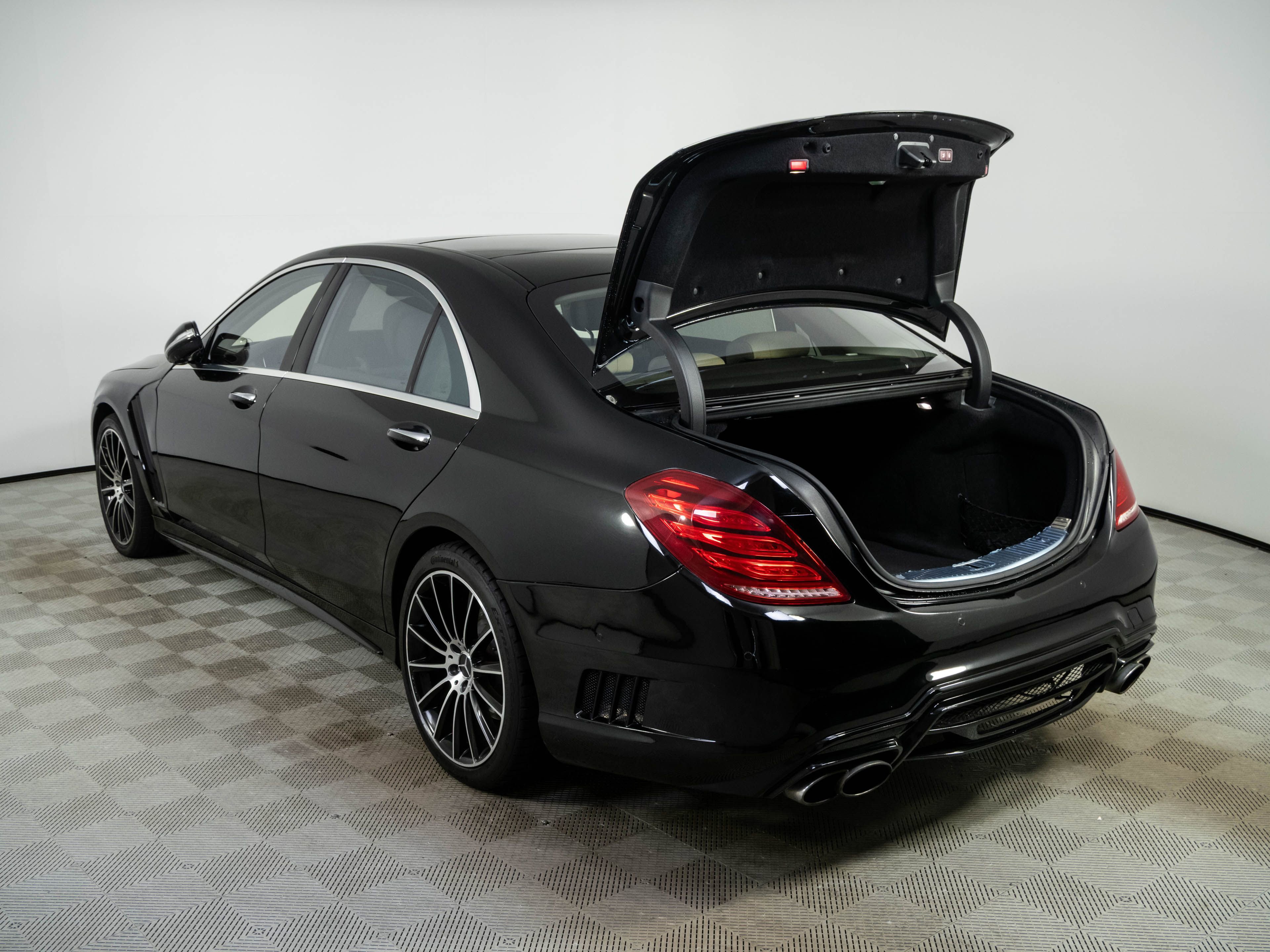Used 2016 Mercedes-Benz S 550 Sedan image 32