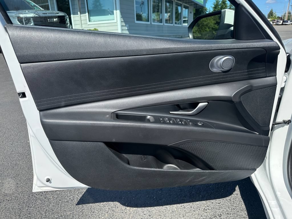 Used 2022 Hyundai Elantra SEL w/ Cargo Package FWD image 21