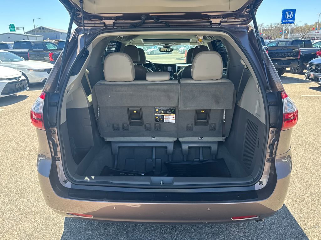 Used 2020 Toyota Sienna XLE w/ XLE Navigation Package AWD/4WD image 7