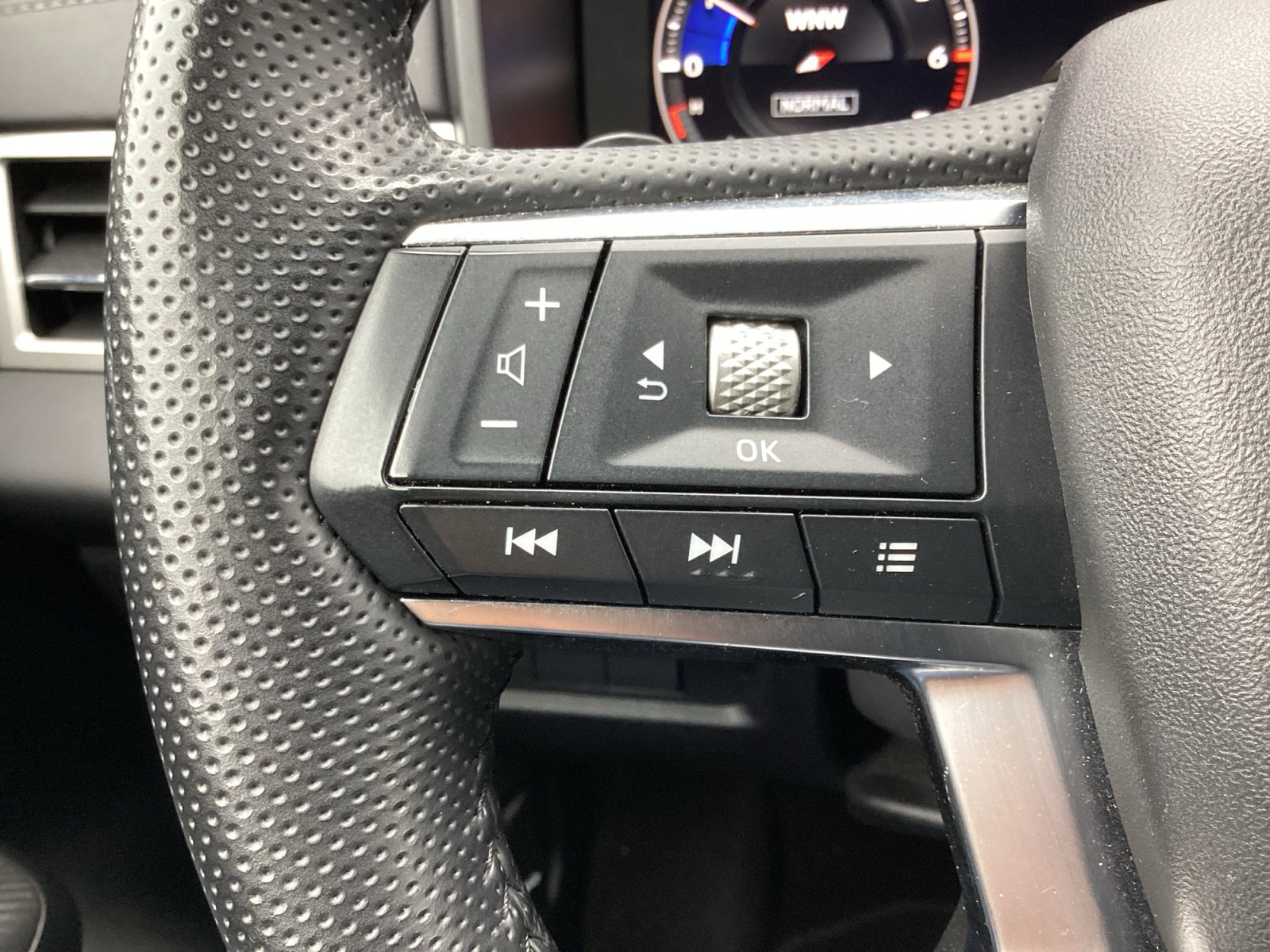 Used 2024 Mitsubishi Outlander SE Black Edition FWD image 19