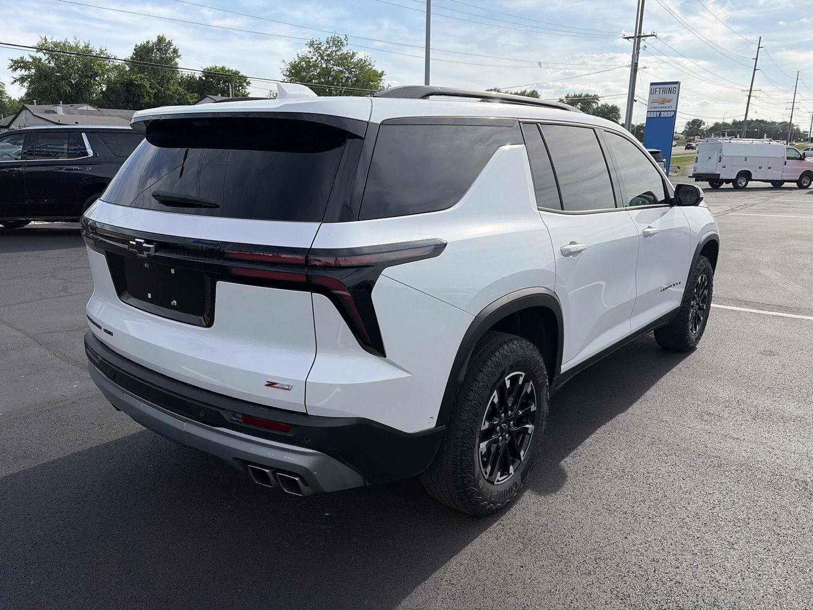 Used 2024 Chevrolet Traverse Z71 w/ Enhanced Driving Package AWD/4WD image 3