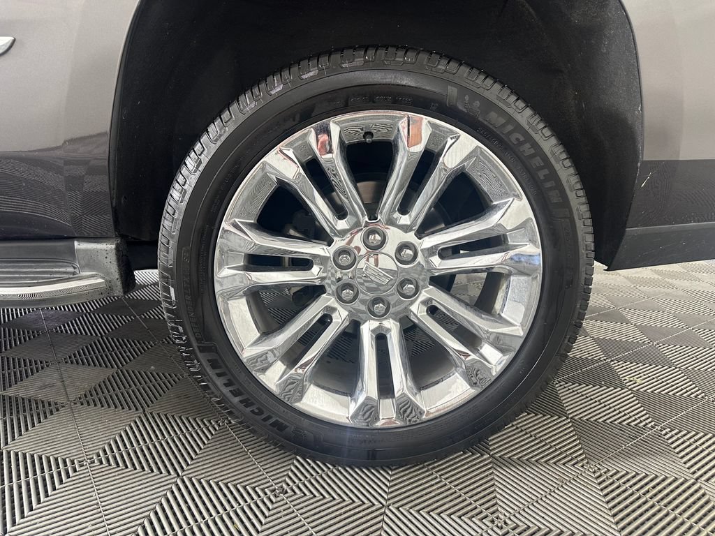 Used 2018 Cadillac Escalade Luxury w/ LPO, Radiant Package AWD/4WD image 14