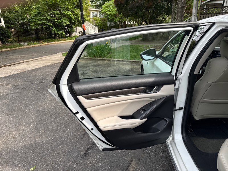 Used 2019 Honda Accord Touring image 13
