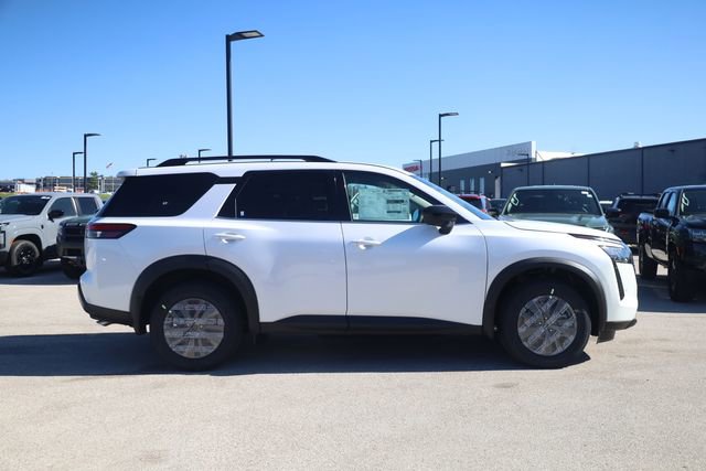 New 2026 Nissan Pathfinder SV w/ SV Premium Package AWD/4WD image 4