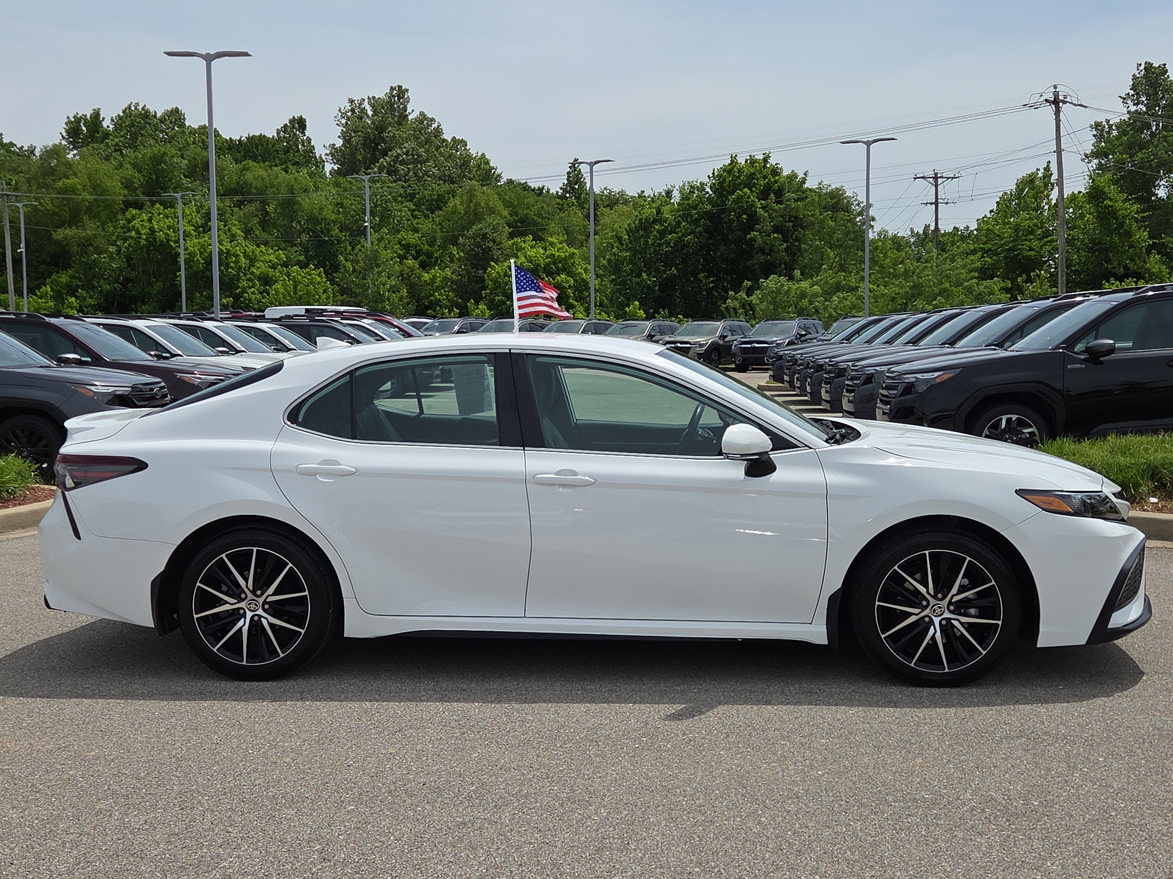 Used 2024 Toyota Camry SE w/ Convenience Package FWD image 2