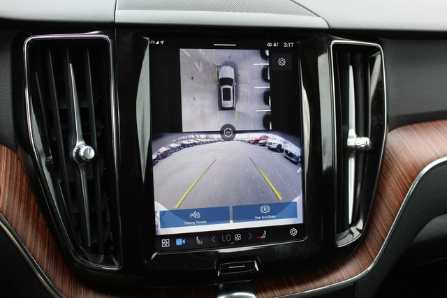 Used 2024 Volvo XC60 B5 Plus image 25