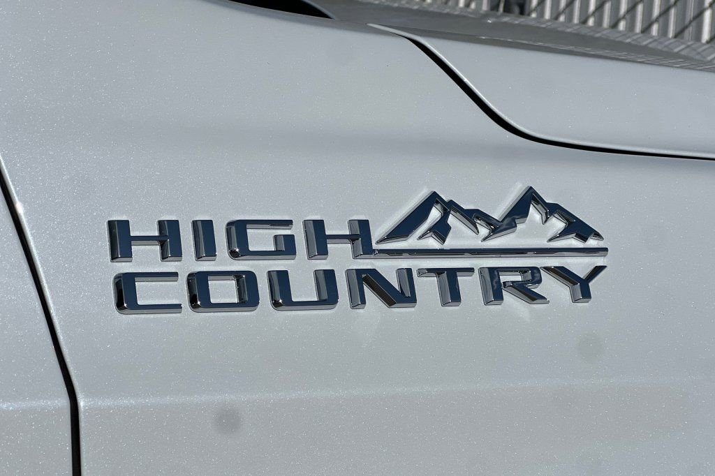 New 2026 Chevrolet Suburban High Country AWD/4WD image 23