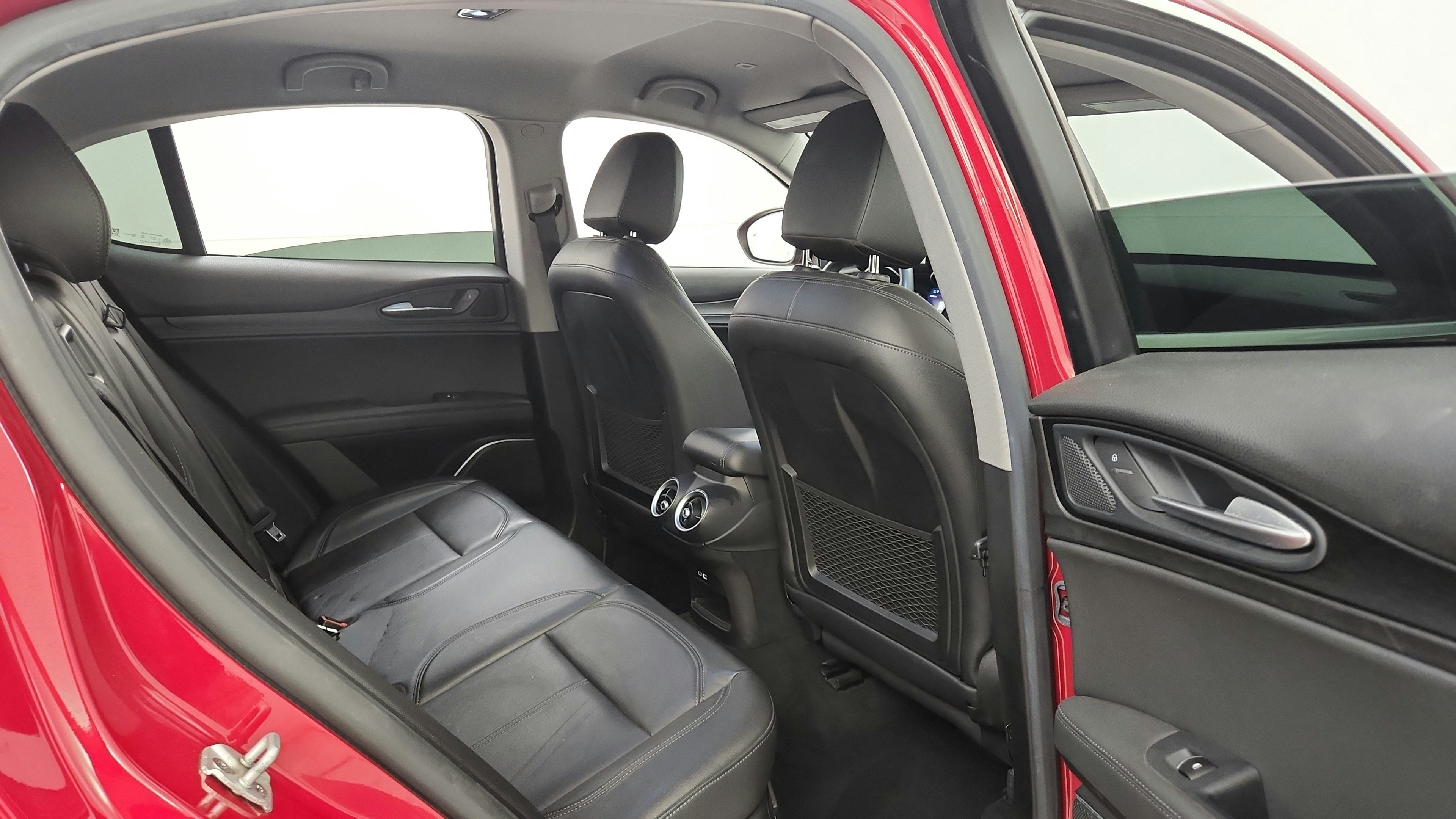 Used 2018 Alfa Romeo Stelvio AWD image 31