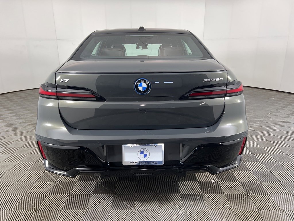 Used 2026 BMW i7 xDrive60 image 8
