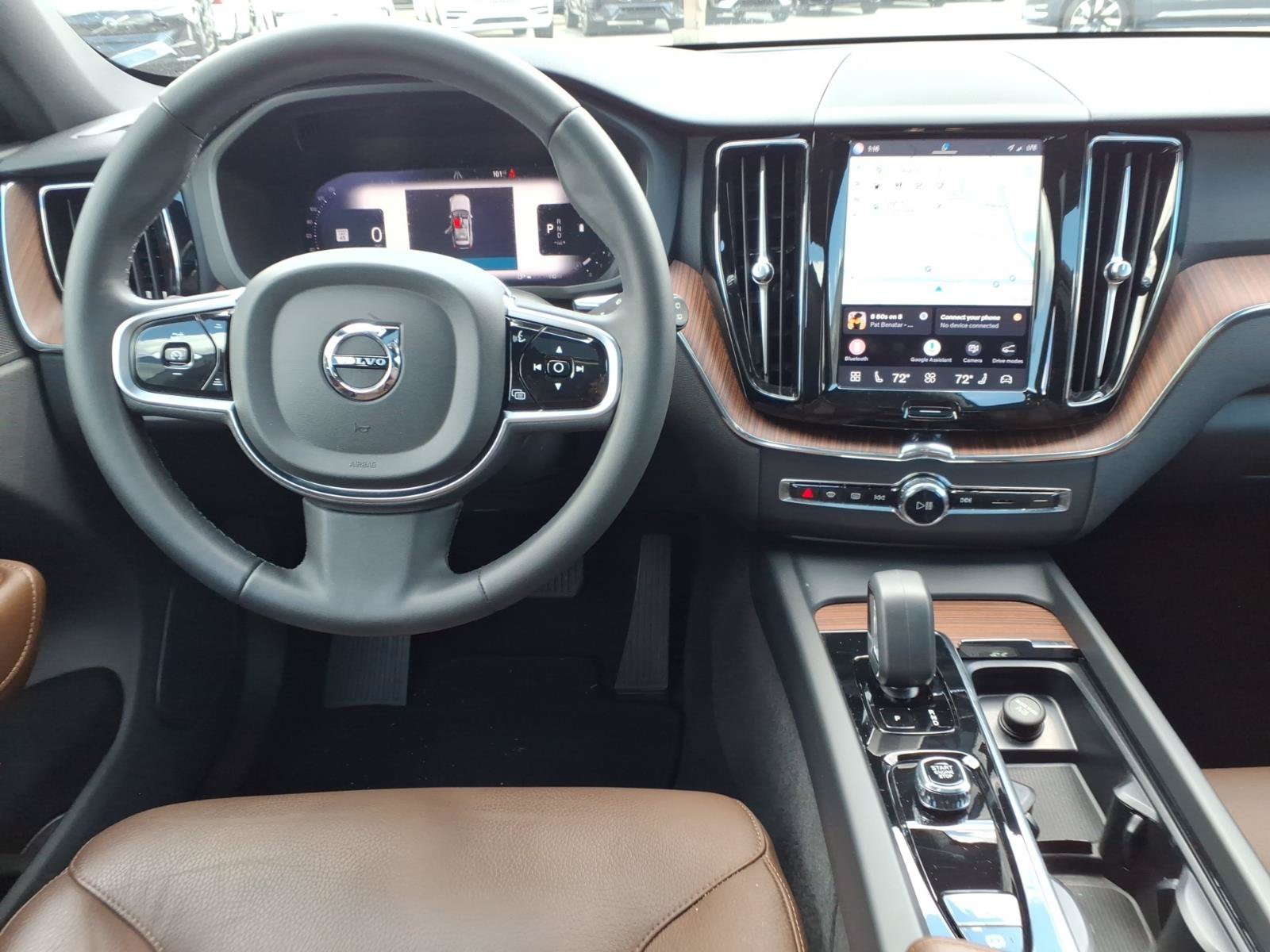 Certified 2024 Volvo XC60 B5 Plus AWD/4WD image 11