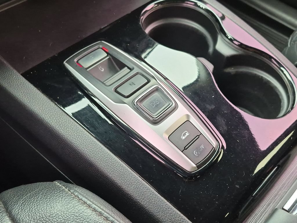 Used 2018 Honda Pilot Touring image 12
