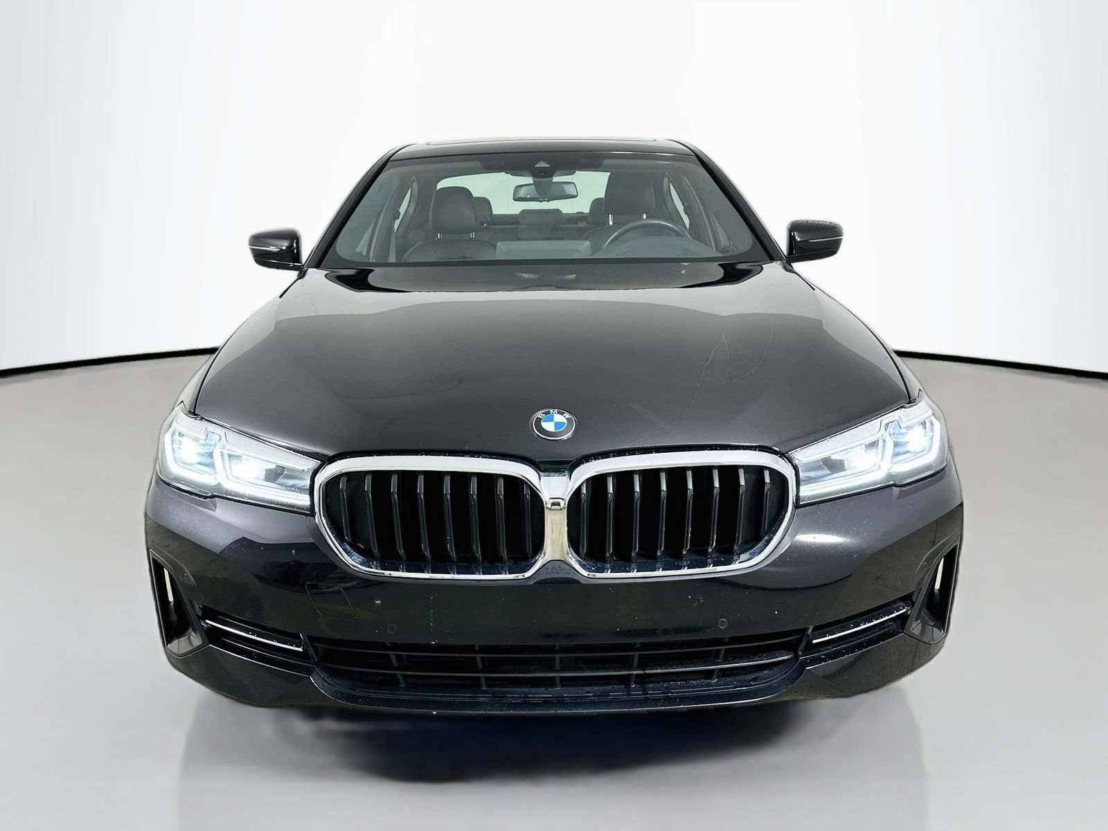 Used 2023 BMW 530i xDrive w/ Premium Package AWD/4WD image 2