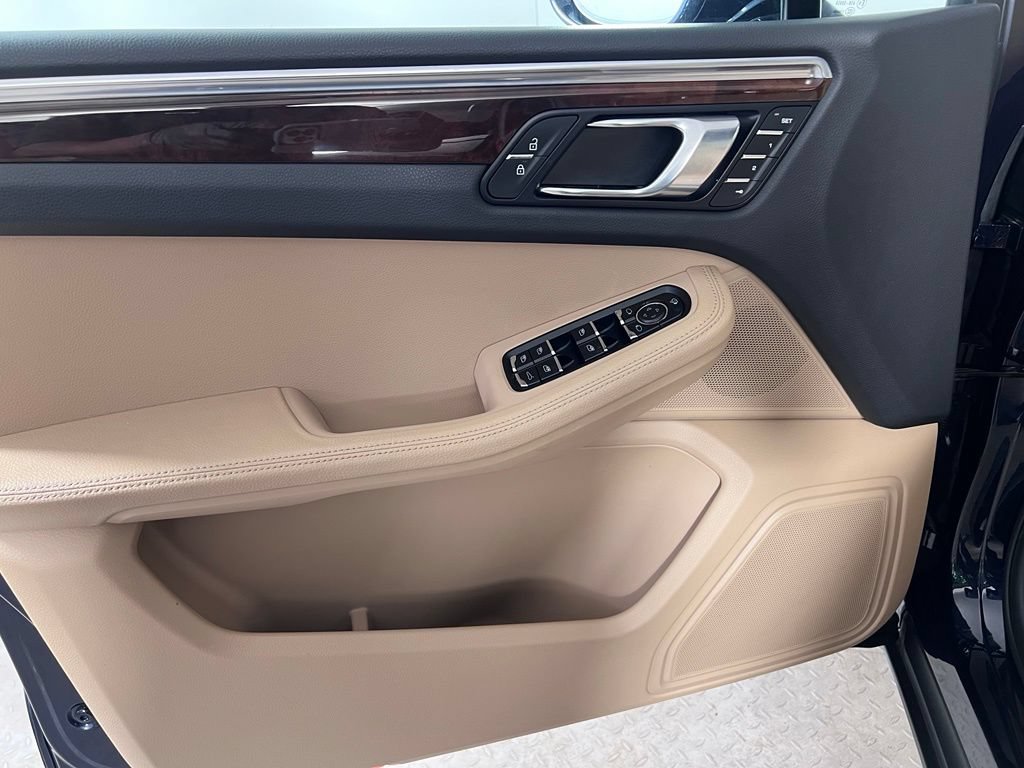 Certified 2023 Porsche Macan S AWD/4WD image 27