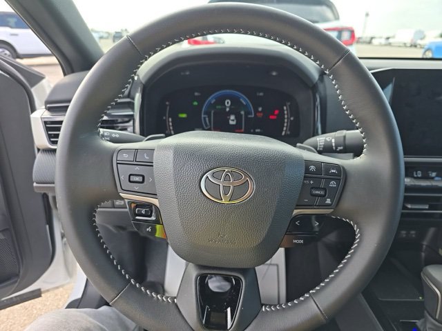 Used 2026 Toyota Camry SE FWD image 14