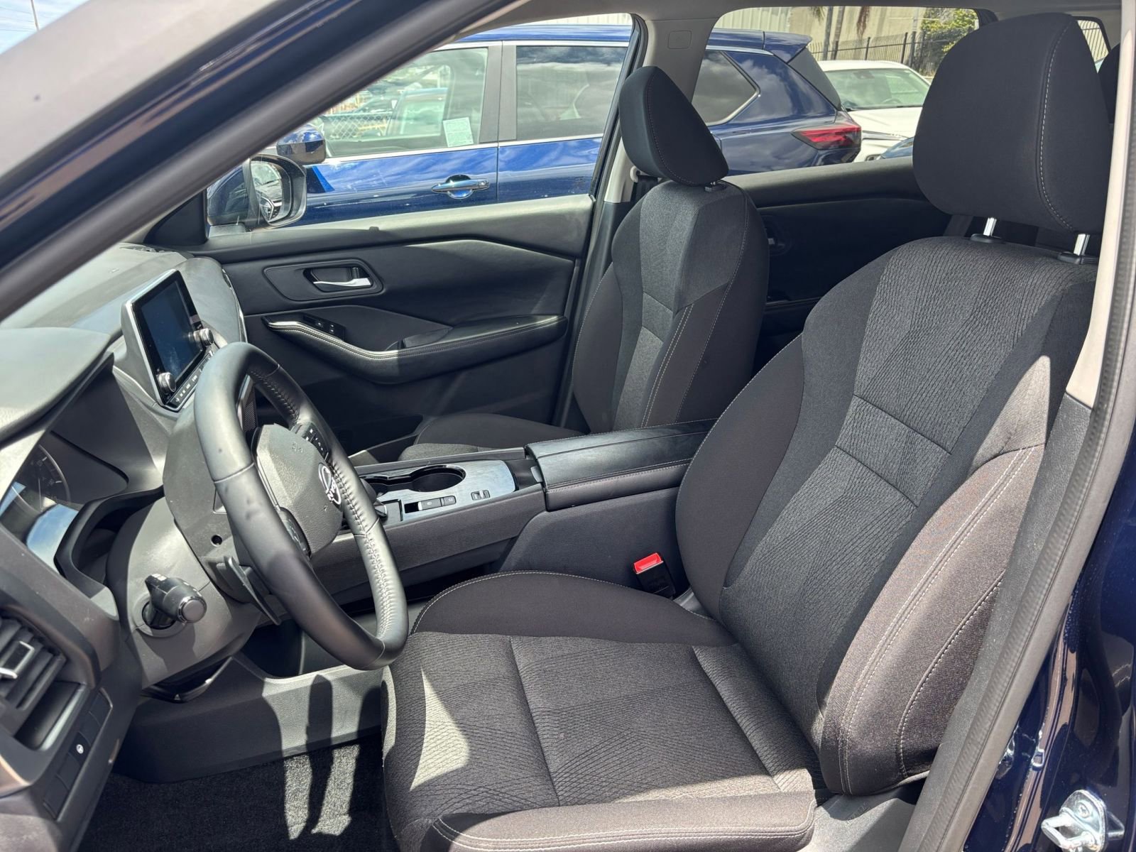 Used 2025 Nissan Rogue SV FWD image 29