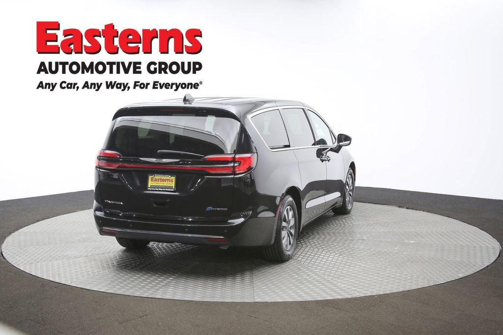 Used 2023 Chrysler Pacifica Touring-L image 36