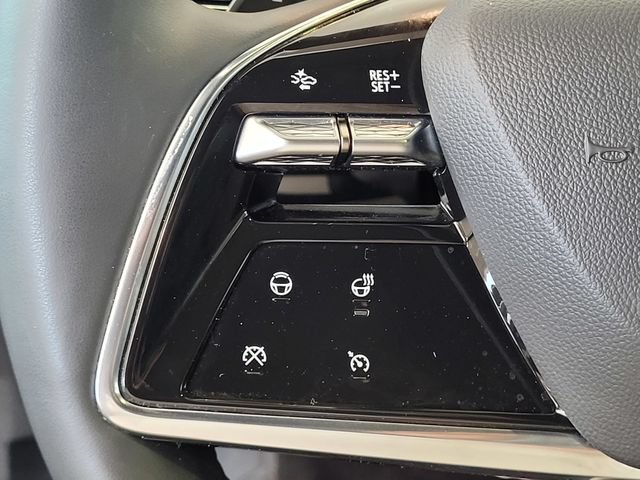 Certified 2025 Cadillac Optiq Sport 2 w/ LPO, Floor Liner Package AWD/4WD image 24