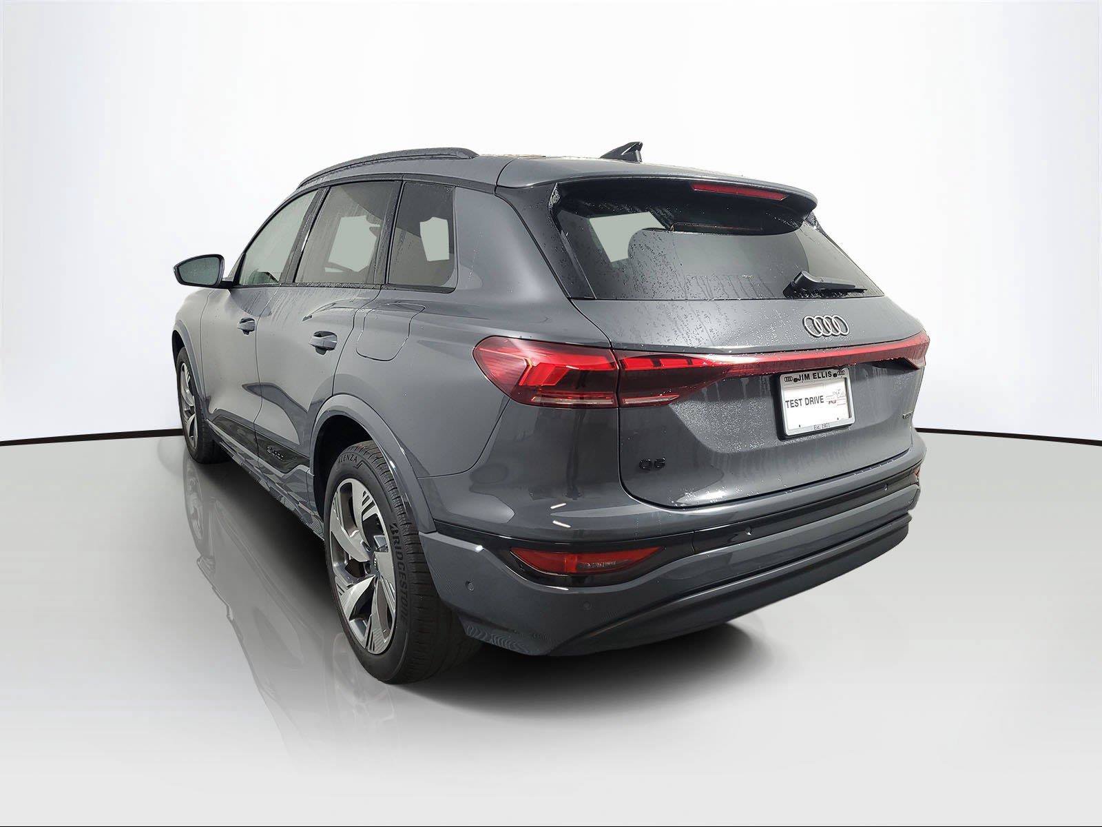 Certified 2025 Audi Q6 e-tron Premium Plus w/ Premium Plus AWD/4WD image 4