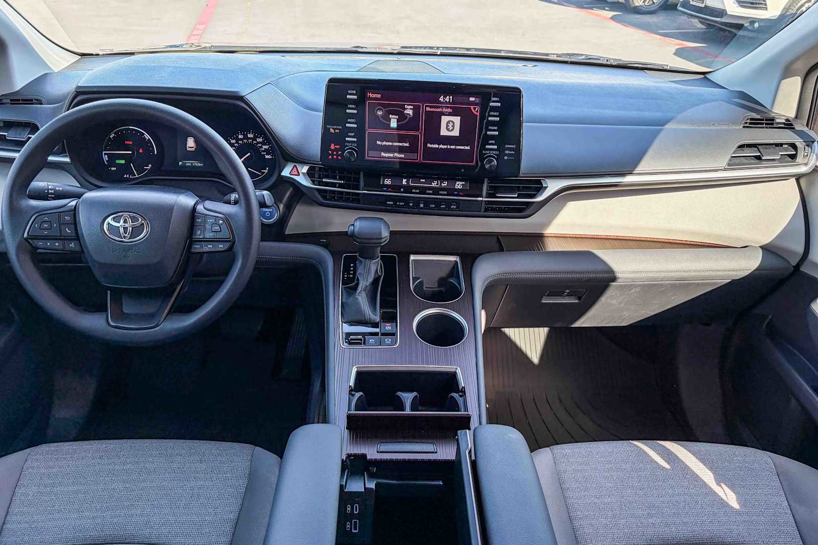 Used 2024 Toyota Sienna LE image 11