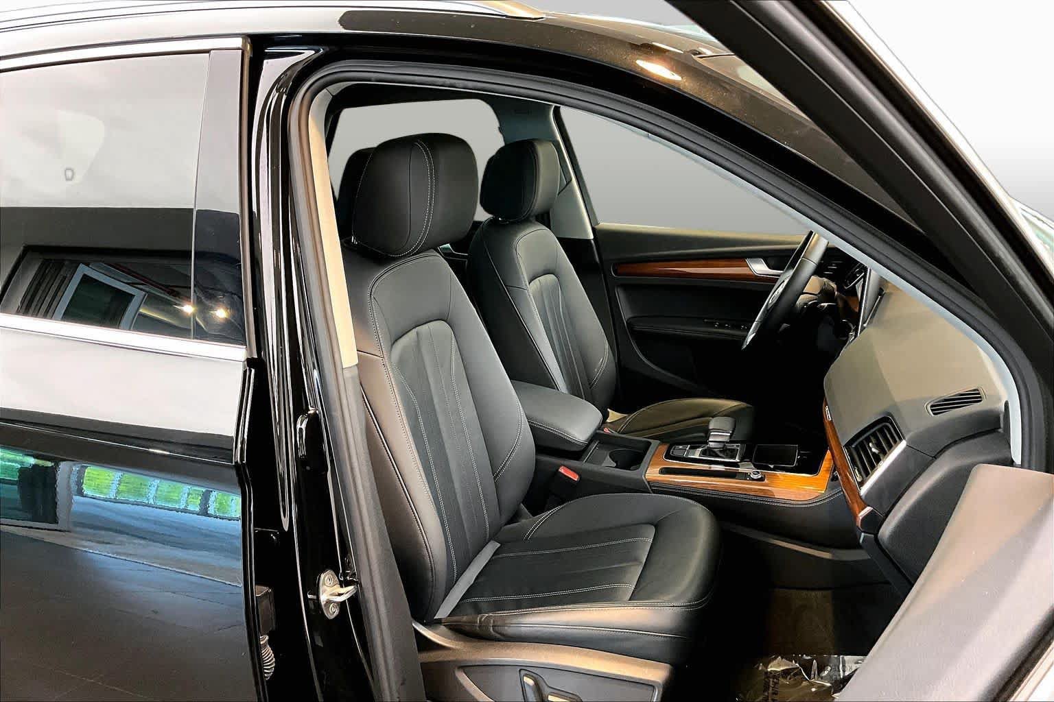 Used 2023 Audi Q5 2.0T Premium Plus w/ Premium Plus Package AWD/4WD image 9